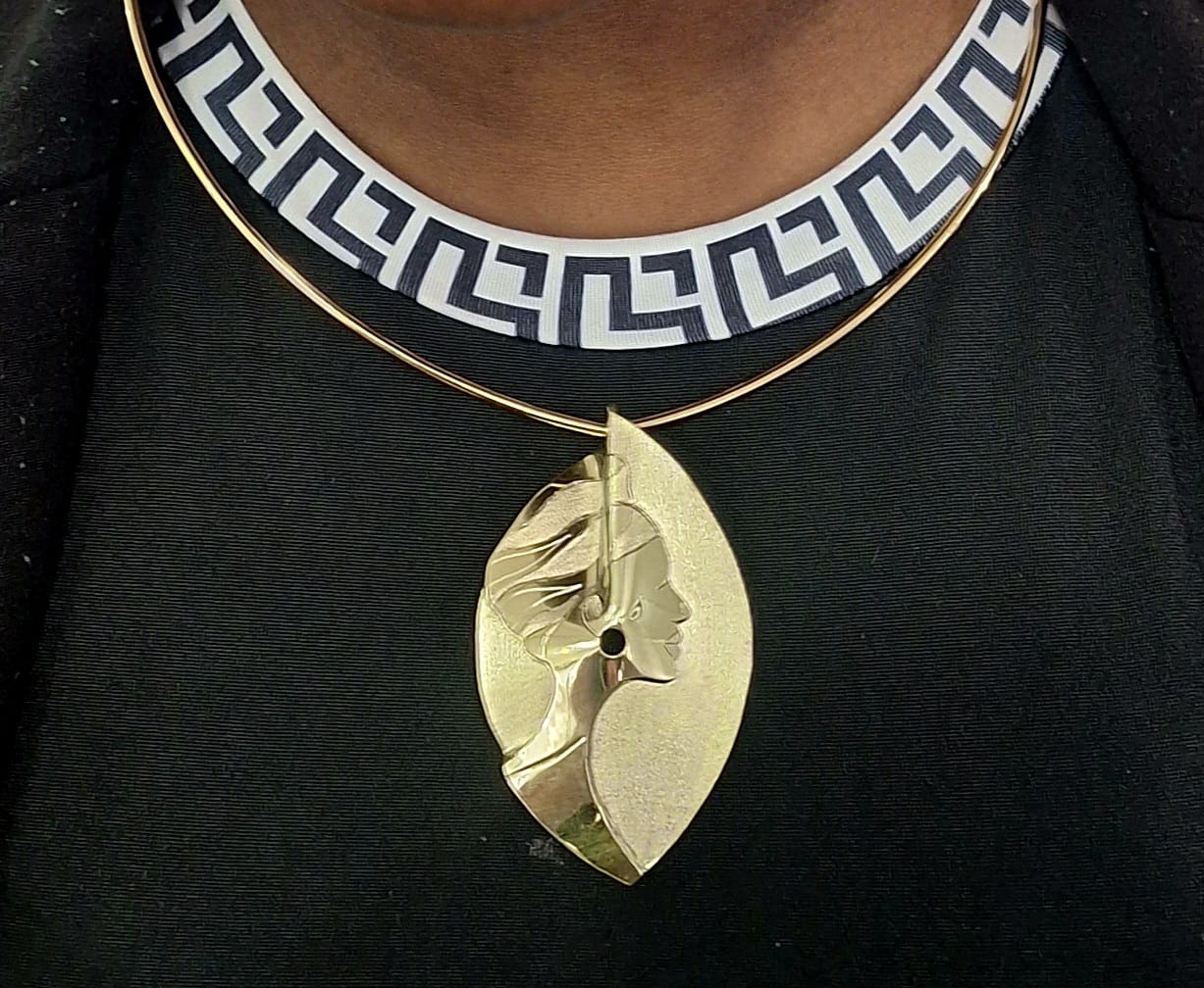 Abstract Lady Head 18ct Gold Plated Pendant - Image 3