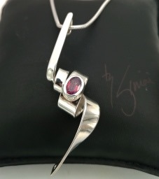 Rhodalite Garnet Pendant in 925 Sterling Silver – Fine Gemstone Jewellery